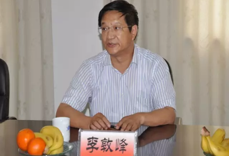 倒在茅台酒上的官员：用矿泉水瓶装茅台上酒桌