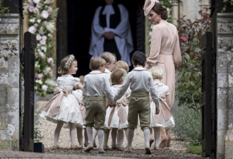 乔治王子在阿姨婚礼捣蛋 凯特当场教训