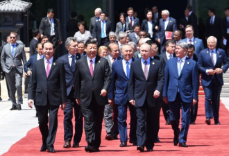 法媒称面对中国的进步 美国僵化欧洲无能