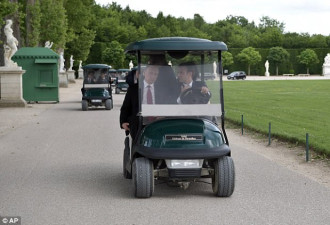 普京访问法国 新总统马克龙当起“司机”
