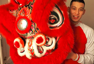 林书豪参加舞狮表演欢度新春:新年快乐谁要红包