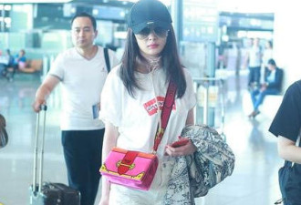 杨幂回家陪小糯米过生日网友都在讨论她的下巴