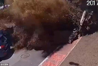 乌克兰首都地下水管爆炸 留下六平米大坑