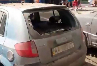 乌克兰首都地下水管爆炸 留下六平米大坑