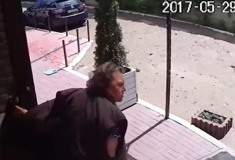 乌克兰首都地下水管爆炸 留下六平米大坑