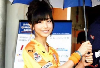 日本12岁小学生当模特 做赛车女郎引争议