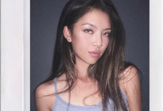 18岁华裔美女高尔夫球手被看好 身材性感迷人