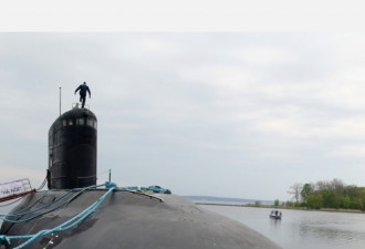 北约震动 波罗的海惊现俄最大核潜艇