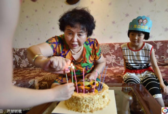 67岁失独母亲的双胞胎女儿已经7岁了