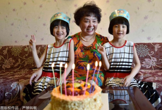 67岁失独母亲的双胞胎女儿已经7岁了