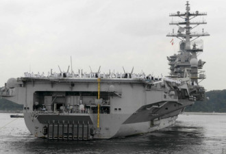 美军日本海军演 三艘航母罕见同时现身
