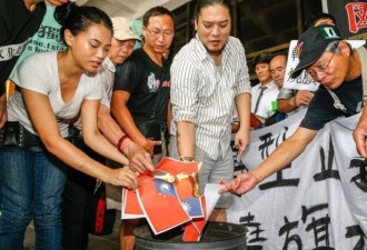 律师为台独情侣烧‘国旗’辩护遭批:滚出台湾