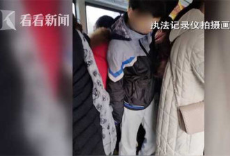 惯犯再伸咸猪手！这次终于被人拍下证据
