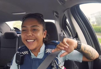 新西兰美女警官拍宣传片众人倾倒 网友：逮捕我