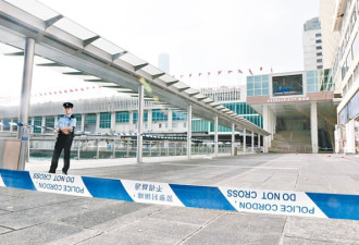 黑衣女在香港放置炸弹状物体 警方疏散600人