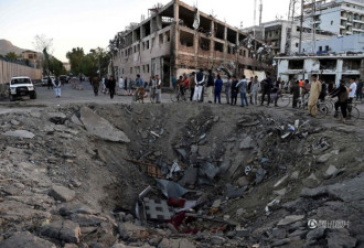 阿富汗首都爆炸至少90人死亡 地面留7米深坑