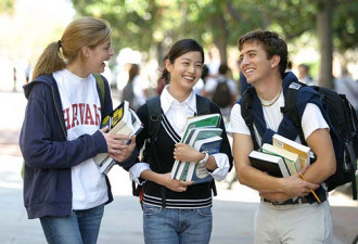调研：中国留学生更愿意归国就业 更愿意读商科
