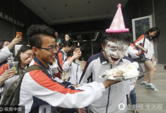 2017年高考结束，学子们这样“疯狂”庆祝