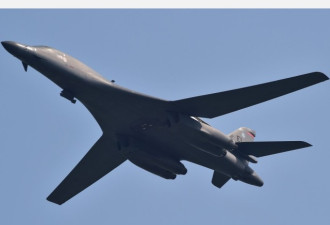 中国军方回应美轰炸机飞越南海
