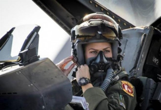美首位F-16飞行表演队女指挥官走人