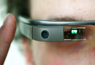 老外新发明：比柯南追犯人还厉害的Google眼镜