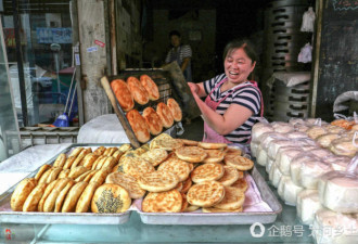 山西80后夫妻开馍店月入9千 就是太想娃