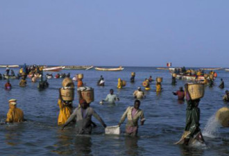 7艘中国渔船涉嫌非法捕鱼被塞内加尔军方扣押