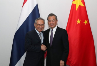 王毅突访泰国 北京在撇清与英拉的关系吗