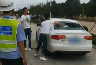 江西:套牌车要被扣押时，他怒砸自家豪车