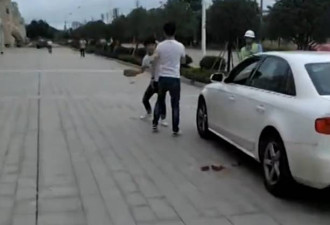 江西:套牌车要被扣押时，他怒砸自家豪车