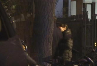 40岁陈好近照曝光 手挽老公尽显小女人姿态