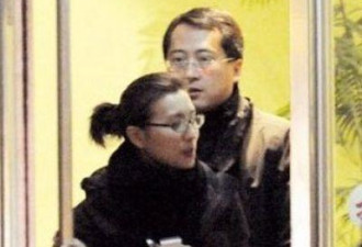 40岁陈好近照曝光 手挽老公尽显小女人姿态