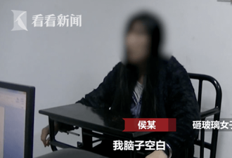 小情侣在高铁上闹别扭 女孩用应急锤怒砸车窗