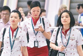 香港国泰航空空姐拒挂中文名牌 称不讨好内地客