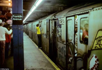 跟曾经的纽约地铁相比，顶族只算是小儿科