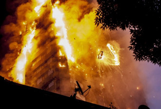 伦敦大火目击者：着火的孩子从22层楼跳下