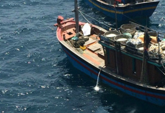 越南渔船南海油气田捣乱 中国工人出手驱赶