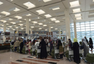 巴基斯坦暂停所有商业航班 印度关闭9个机场