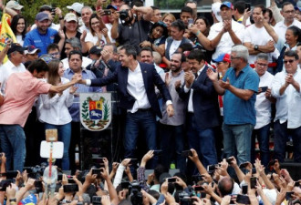 瓜伊多返国呼吁全民上街举行大规模抗议
