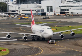 澳航40名乘客遭赶下机 被告知“人太多飞不动”