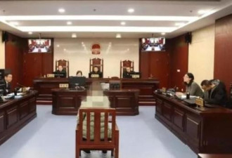 14岁男持刀刺向熟睡父母 事发前一家还有说有笑