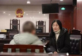 14岁男持刀刺向熟睡父母 事发前一家还有说有笑