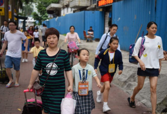 跨境学童的一天:6点多起床 住深圳 在香港上学