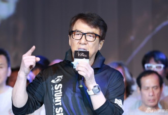 成龙庆成家班40周年 怀念已故成员伤心落泪