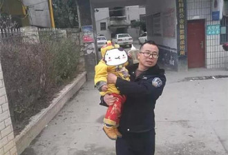 夫妻吵架 男子竟将一岁半儿子栓在派出所窗户上