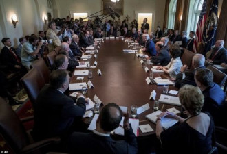 “表忠心大会”特朗普首次内阁会议被吐槽惨了