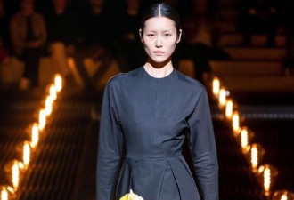 中国超模无眉妆惊艳米兰时装周 潮爆了！