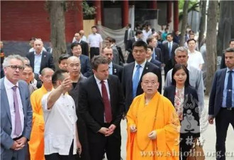 卢森堡首相访问少林寺 释永信率僧众山门迎接