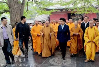 卢森堡首相访问少林寺 释永信率僧众山门迎接