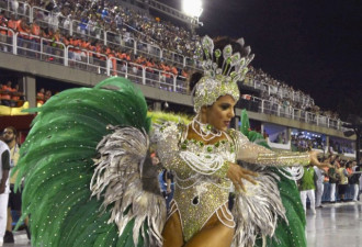 巴西狂欢节舞女奔放 网友：吃不消，排量太大！